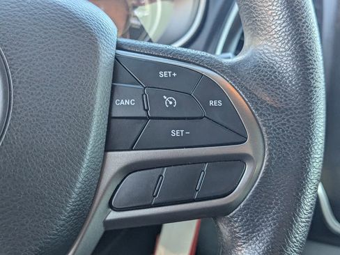 Used 2019 Jeep Cherokee Latitude w/ Popular Appearance Group FWD image 20