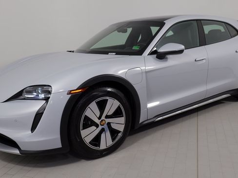 Used 2023 Porsche Taycan 4 Cross Turismo image 2