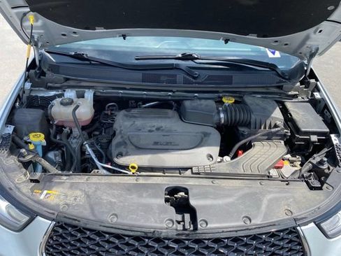 Used 2024 Chrysler Pacifica Touring-L FWD image 18