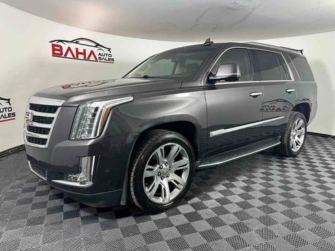 Used 2017 Cadillac Escalade Luxury AWD/4WD image 3