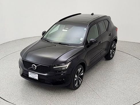 Certified 2025 Volvo XC40 B5 Plus AWD/4WD image 13