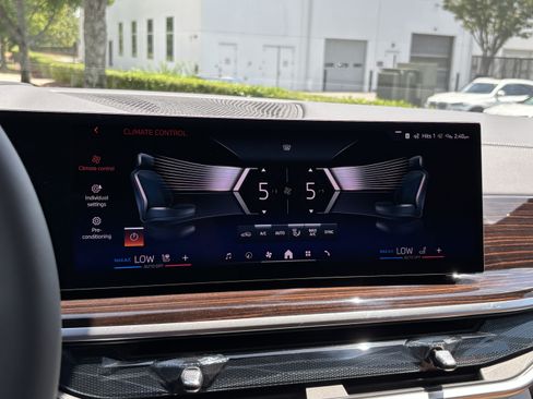 New 2027 BMW X7 xDrive40i w/ M Sport Package AWD/4WD image 32