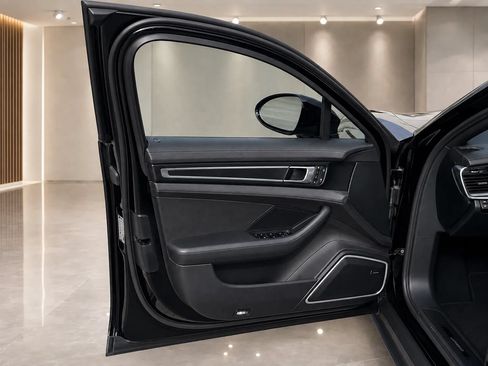 Used 2023 Porsche Panamera image 10