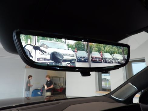 Used 2025 Cadillac Escalade IQ Luxury 2 AWD/4WD image 16