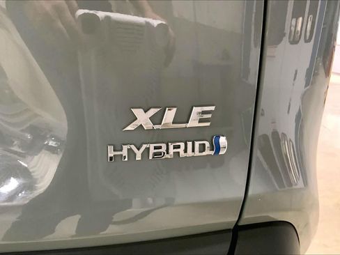 Used 2021 Toyota RAV4 XLE w/ Convenience Package AWD/4WD image 10
