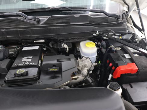 Used 2024 RAM 2500 Laramie AWD/4WD image 18