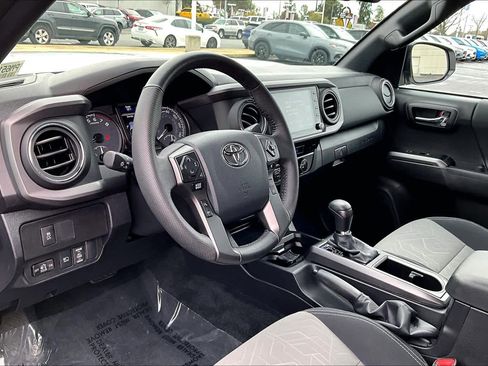 Used 2023 Toyota Tacoma TRD Off-Road image 17