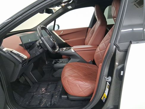 Used 2023 BMW iX xDrive50 w/ Sport Package image 5