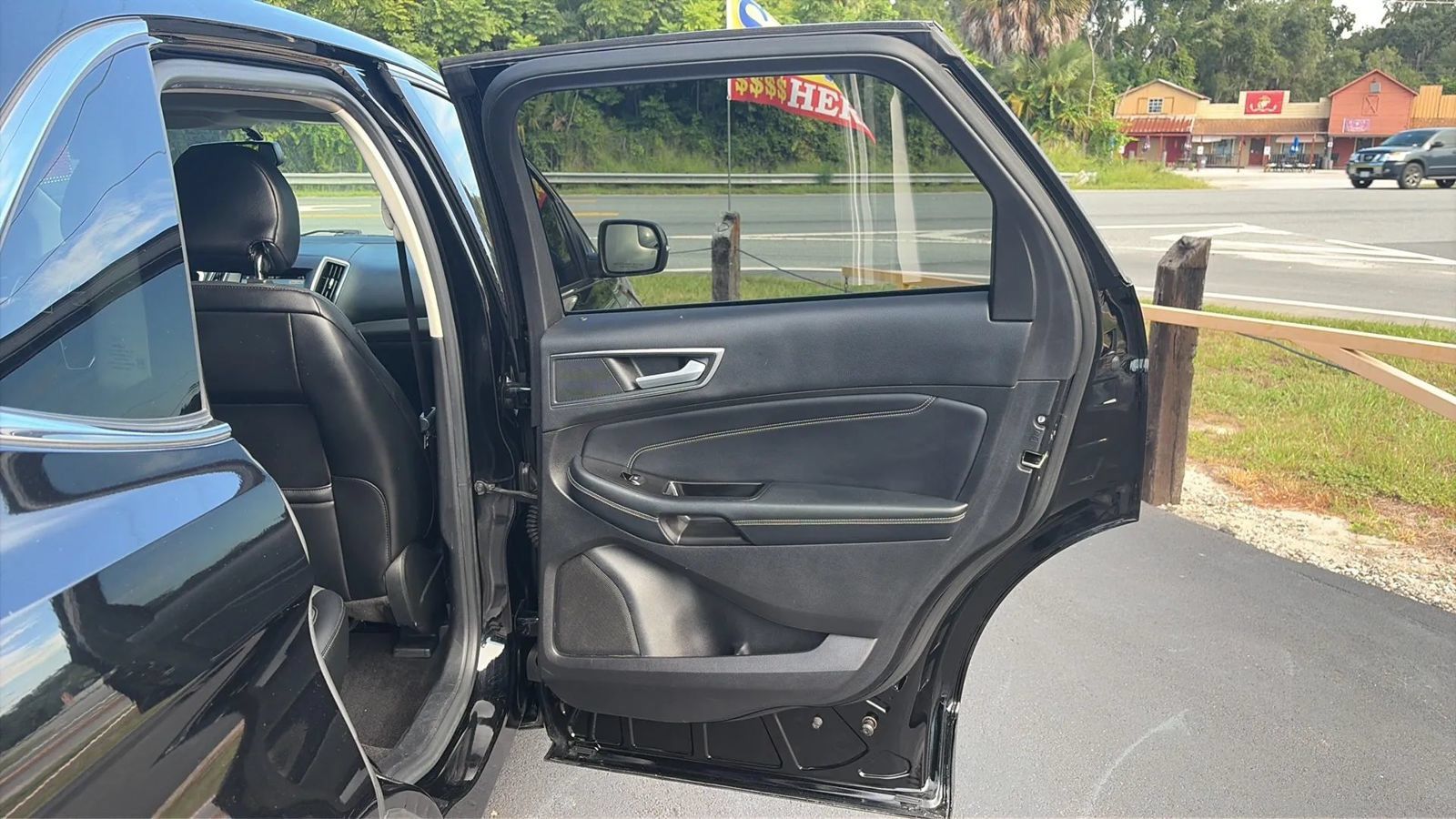 Used 2018 Ford Edge Titanium w/ Equipment Group 301A FWD image 17