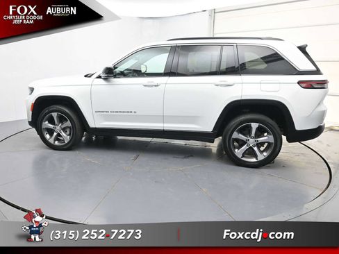 Used 2025 Jeep Grand Cherokee Limited AWD/4WD image 18