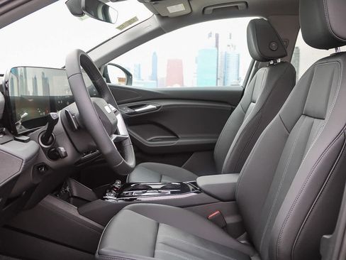 Used 2025 Audi Q6 e-tron Premium w/ Convenience Package image 18