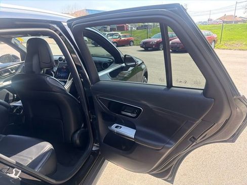 Used 2024 Mercedes-Benz GLC 300 4MATIC image 15