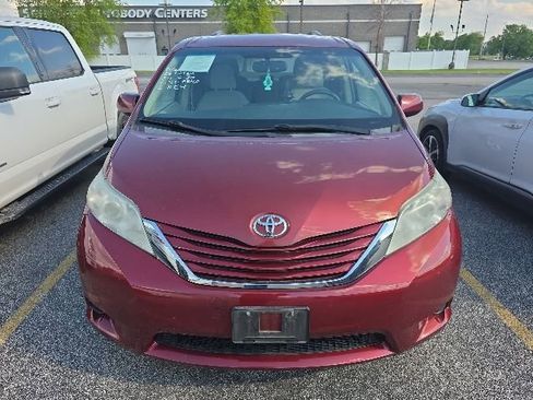 Used 2015 Toyota Sienna LE FWD image 6