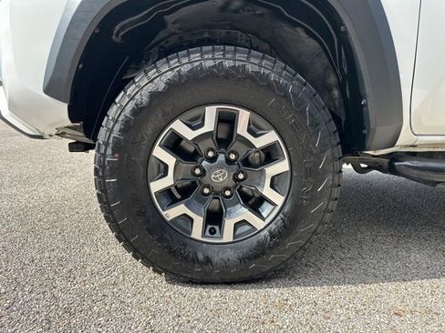 Used 2022 Toyota Tacoma TRD Off-Road w/ Technology Package image 53