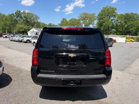 Used 2019 Chevrolet Suburban LT AWD/4WD image 4