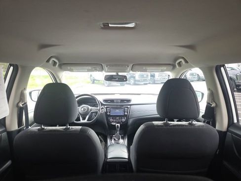 Used 2017 Nissan Rogue SV w/ SV Premium Package image 12