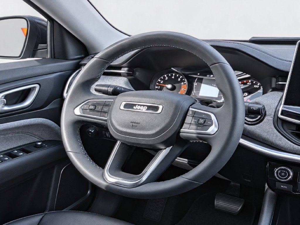 Used 2022 Jeep Compass Latitude FWD image 24