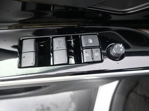 Used 2024 Toyota bZ4X AWD image 9