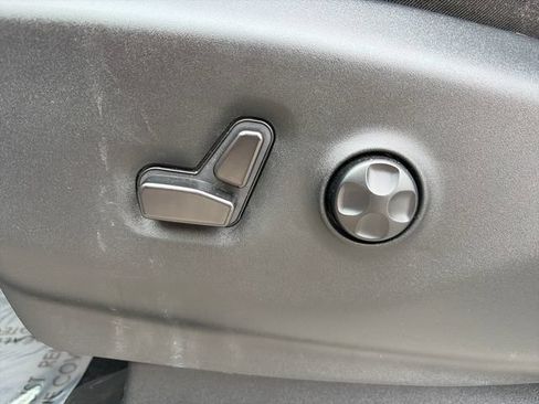 Used 2024 Chrysler Pacifica Touring-L FWD image 27