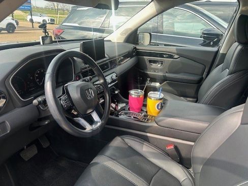 Used 2023 Honda Pilot Touring image 11