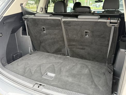 Used 2025 Volkswagen Atlas SE image 33