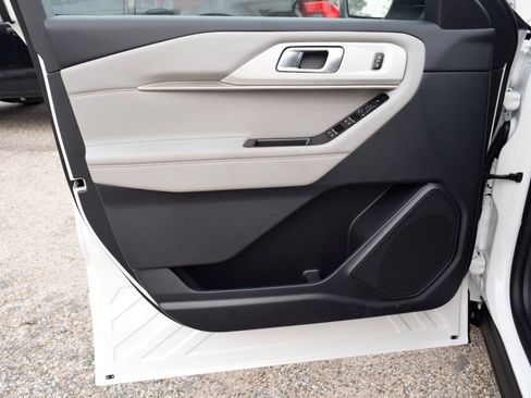 New 2026 Ford Explorer Active w/ Active Comfort Package image 19