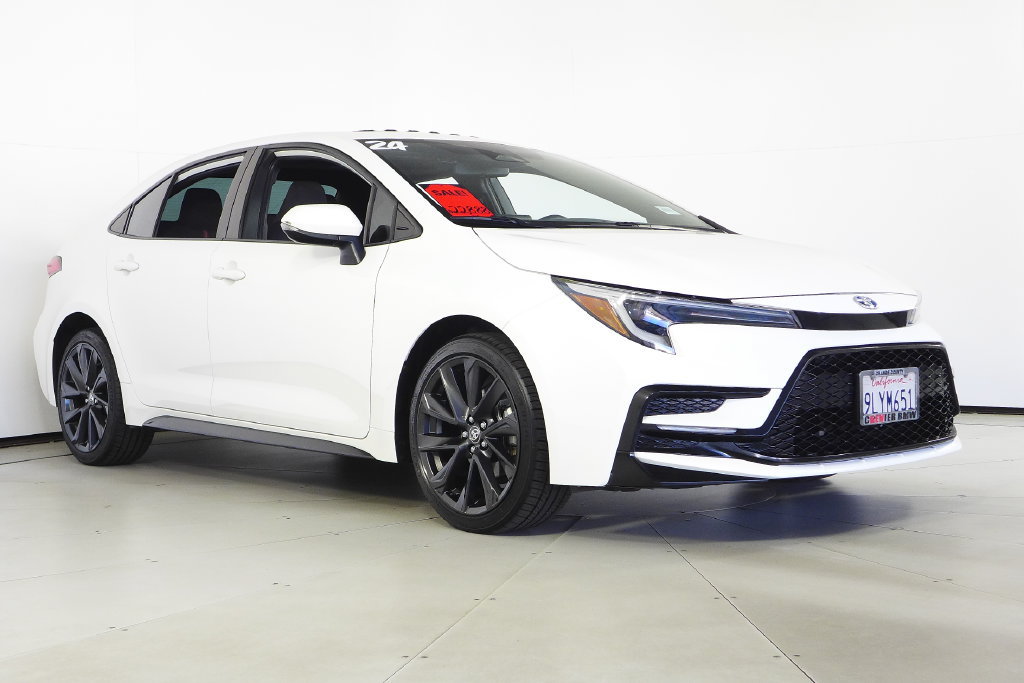 Used 2024 Toyota Corolla SE w/ SE Package FWD image 4
