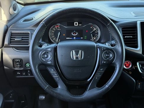 Used 2017 Honda Pilot Touring image 29