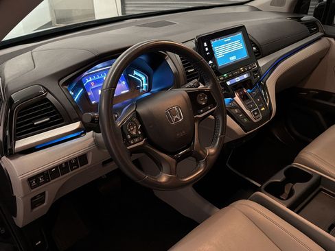 Used 2023 Honda Odyssey Touring image 3