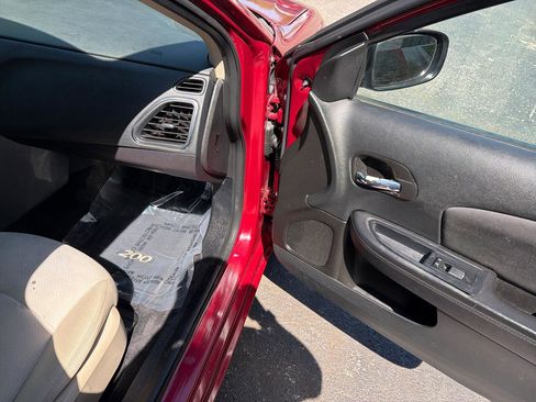 Used 2012 Chrysler 200 Touring image 26