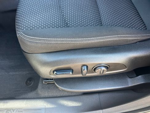 Used 2023 GMC Terrain SLE w/ Driver Convenience Package FWD image 14