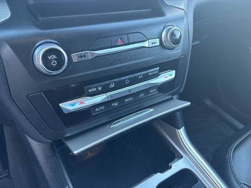 Used 2020 Ford Explorer XLT w/ Equipment Group 202A image 25