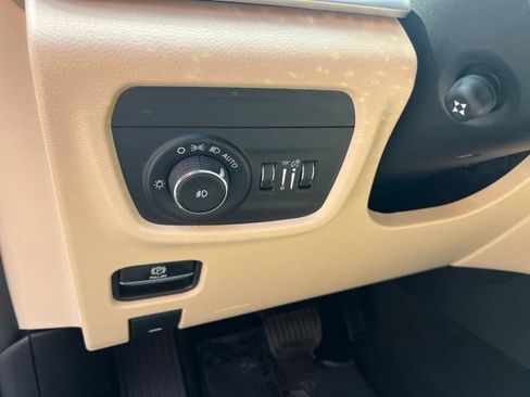Used 2023 Jeep Grand Cherokee Limited w/ Luxury Tech Group II AWD/4WD image 8