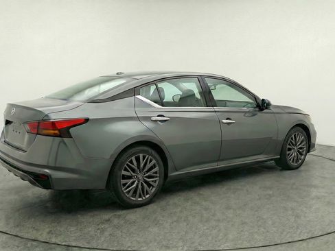 Used 2025 Nissan Altima 2.5 SV image 9