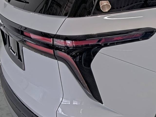 New 2027 Chevrolet Traverse LT w/ Sun and Wheel Package AWD/4WD image 15