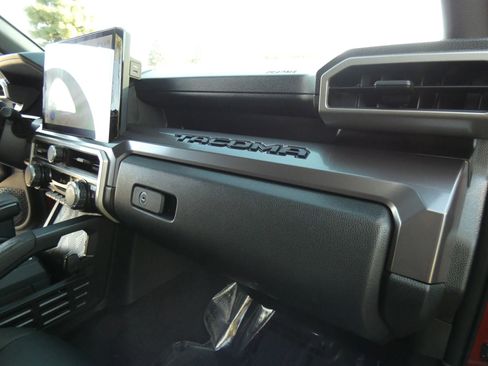 Used 2025 Toyota Tacoma TRD Off-Road image 36