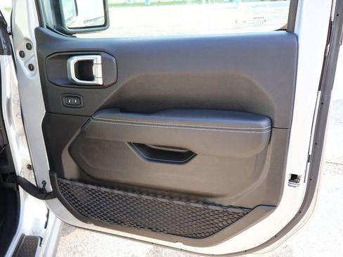 Used 2022 Jeep Wrangler Unlimited Rubicon 4xe w/ Cold Weather Group image 9