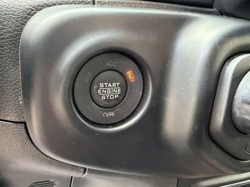 Used 2022 Jeep Wrangler Sport AWD/4WD image 17