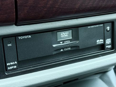 Used 2013 Toyota Sienna XLE w/ Premium Pkg image 51