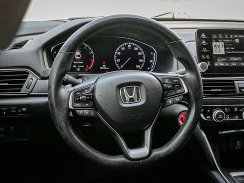Used 2018 Honda Accord Touring image 6