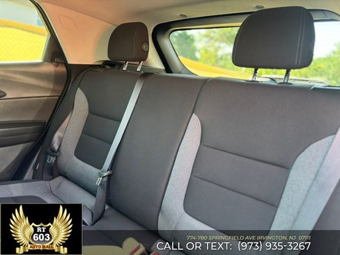 Used 2025 Chevrolet TrailBlazer LT AWD/4WD image 9