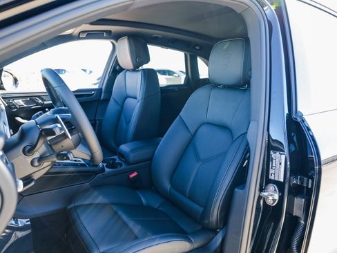 Certified 2026 Porsche Macan AWD/4WD image 5