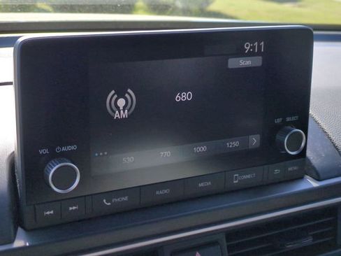 Used 2025 Honda Pilot Sport image 16