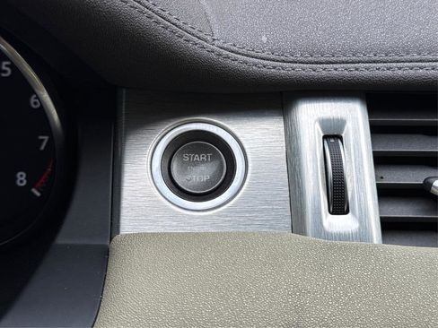 Used 2016 Land Rover Range Rover Evoque SE image 49