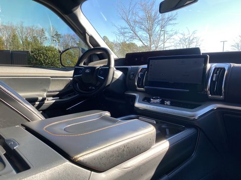 Used 2025 Ford Expedition Tremor image 6