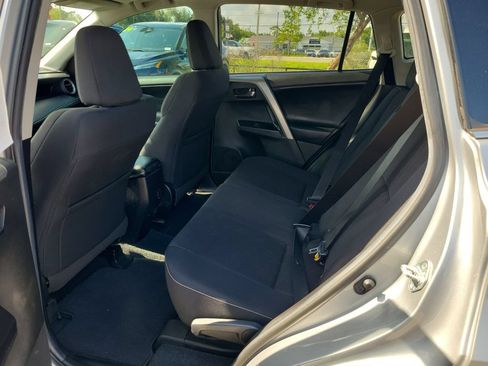 Used 2018 Toyota RAV4 XLE FWD image 11