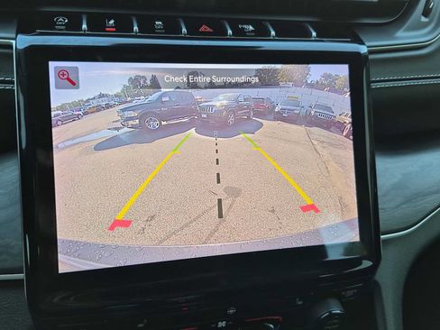 Used 2023 Jeep Grand Cherokee Limited w/ Trailer Tow Prep Group (B) AWD/4WD image 25