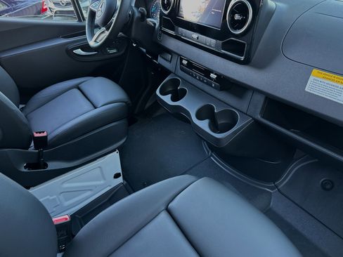 New 2024 Mercedes-Benz eSprinter 170 Cargo image 18