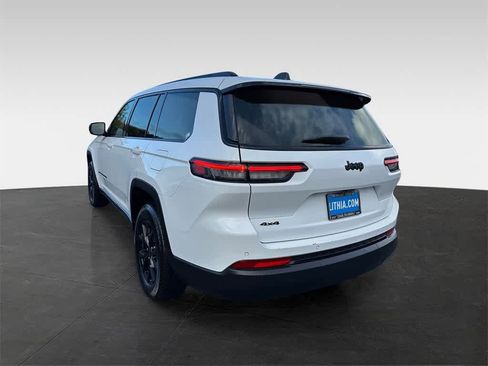Used 2024 Jeep Grand Cherokee L Laredo image 4