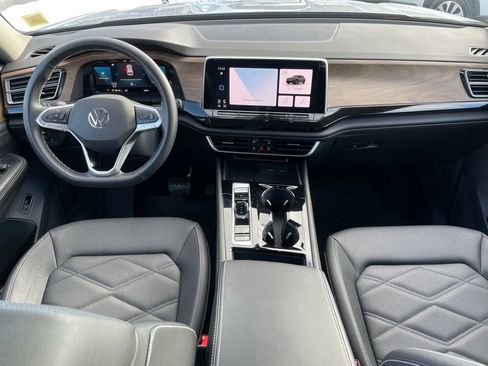 Certified 2025 Volkswagen Atlas SE w/ Black Wheel Package image 10